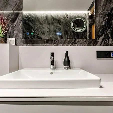 Skyview Suite - Niepowtarzalny Widok I Basen Lublin Eksteriør bilde